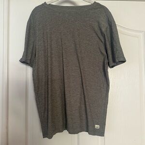 Vuori Men’s Gray Short Sleeve T-Shirt